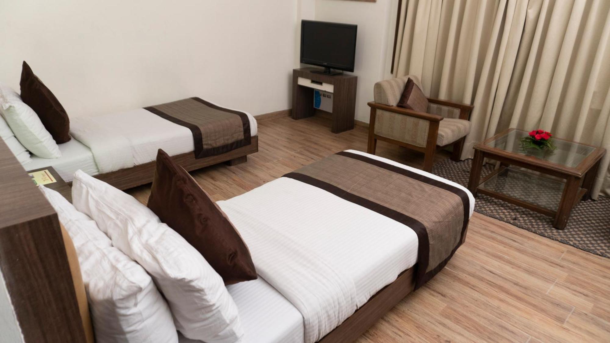 Mg Regency Hotel Baddi ภายนอก รูปภาพ